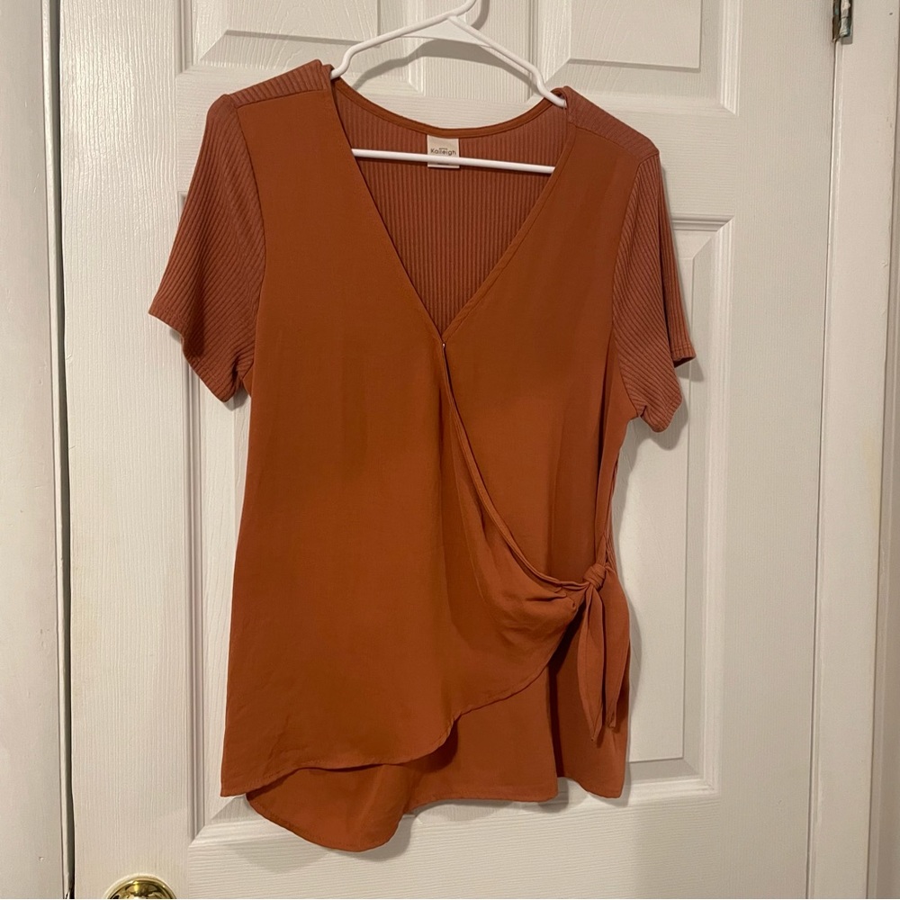 Kaleigh Rust/Brick Wrap short sleeve top